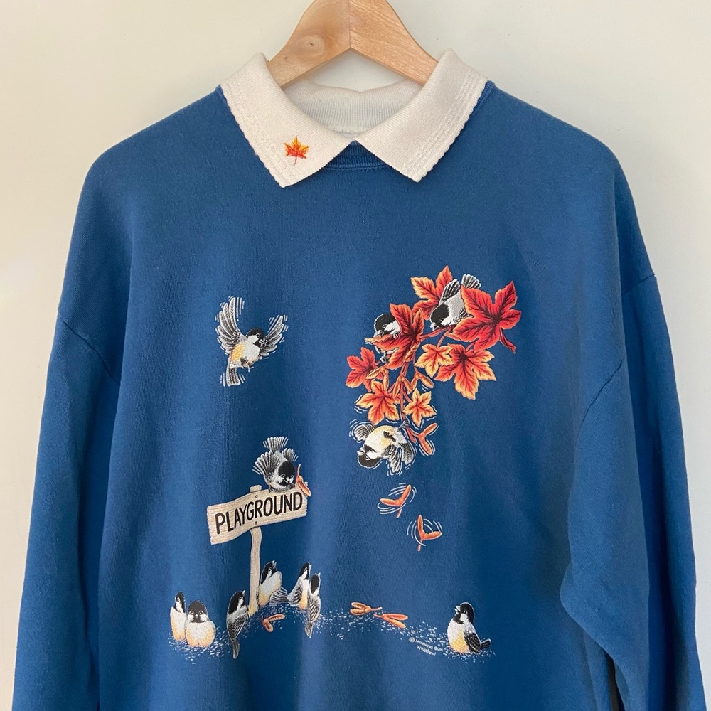 Adorable Vintage Graphic Crewneck 🐦